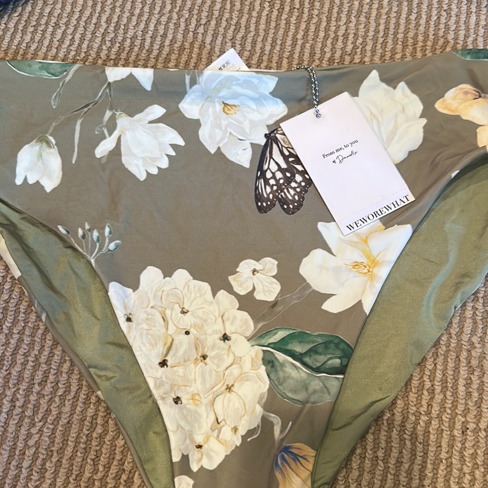 NWT WEWOREWHAT high waist emily bottom in romantic Floral sage size medium - Picture 11 of 11
